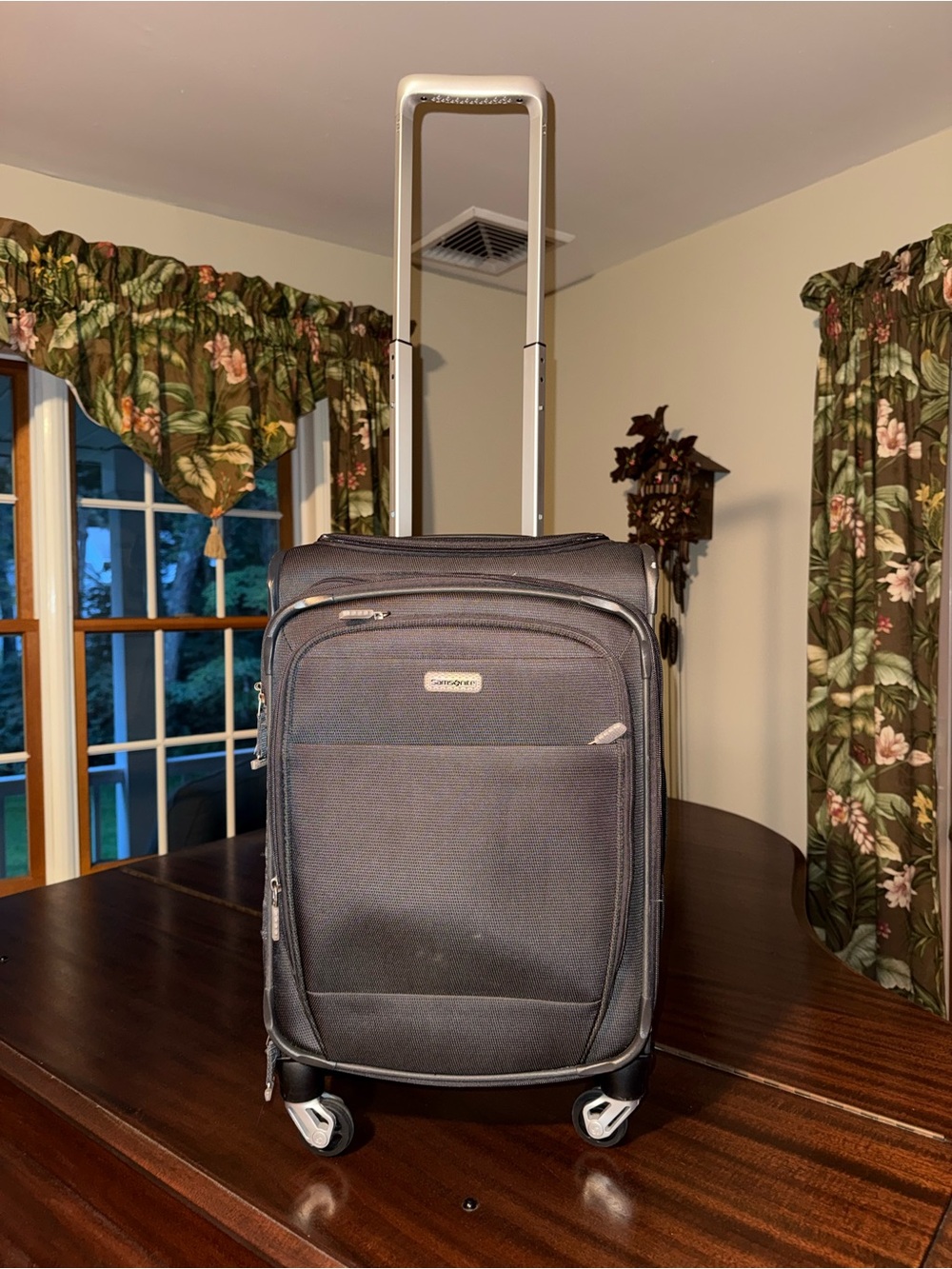 Samsonite Black Softside Carry-On Spinner with Telescoping Handle